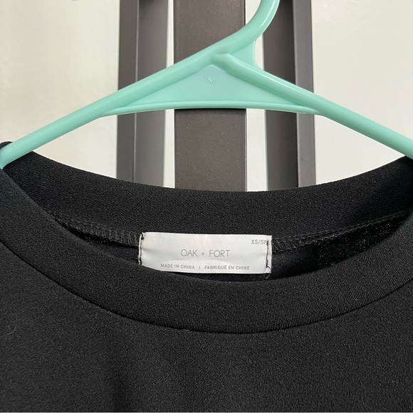 Oak + Fort Minimalist Boxy Crop Top in Black Size XS - Picture 2 of 6